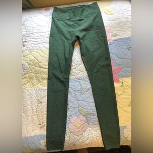 Outdoor voices 7/8 forest green leggings, excellent condition